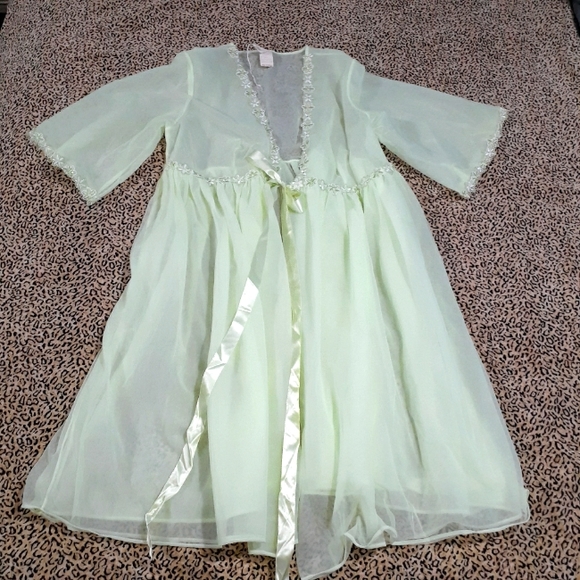 Montexo Other - 💋VINTAGE SHEER BABY DAWL DAISY ROBE -M